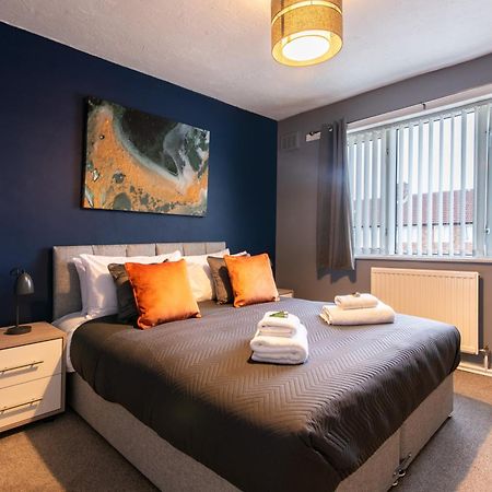 3 Bed Apartment - Perfect For Contractors Near Liverpool Airport Hale  外观 照片