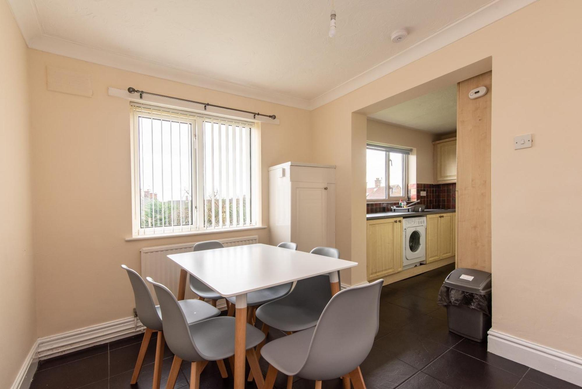 3 Bed Apartment - Perfect For Contractors Near Liverpool Airport Hale  外观 照片